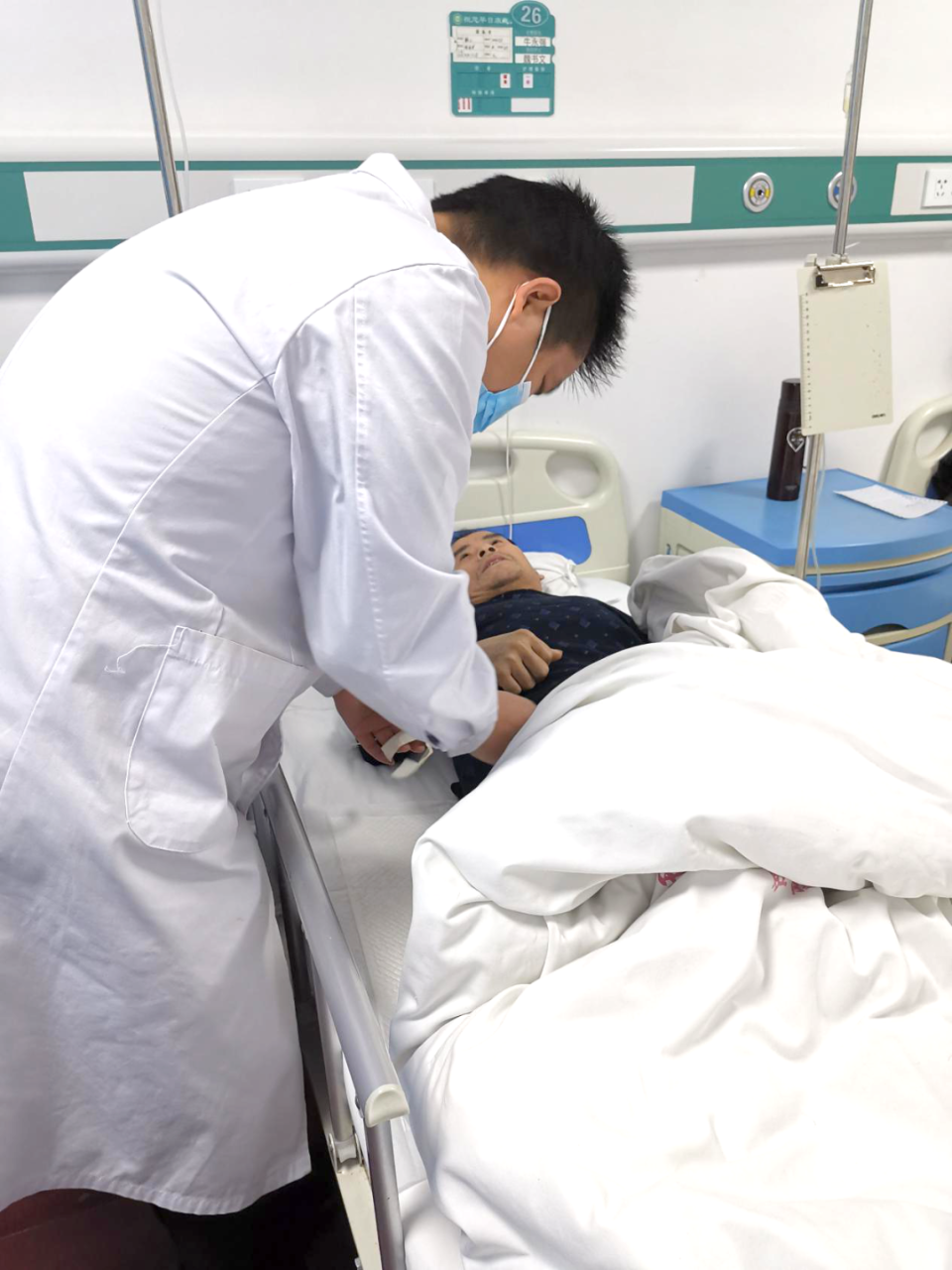 固始县人民医院首例“经腹腔镜直肠癌根治术”成功实施