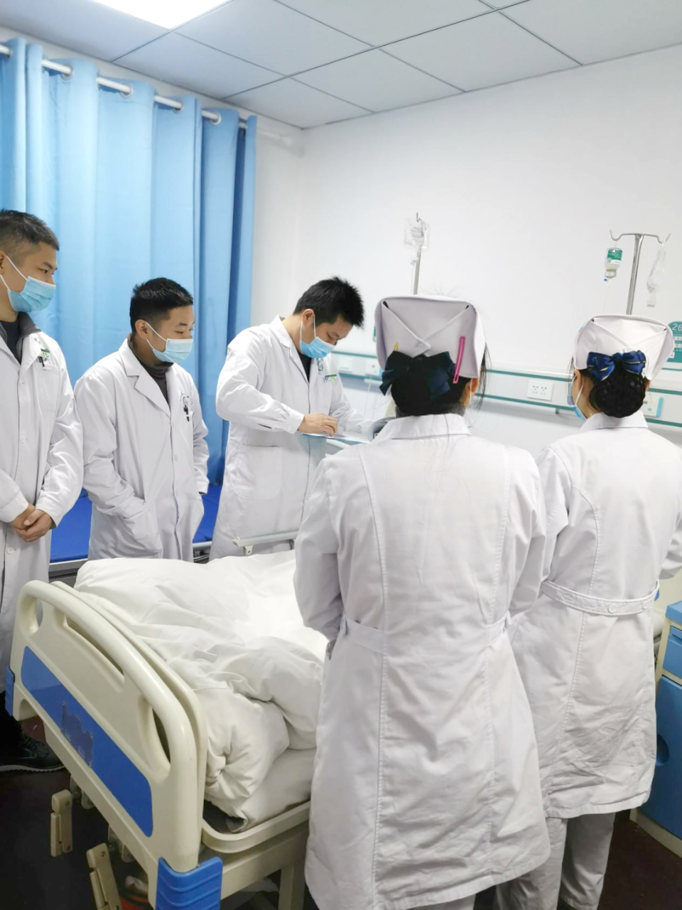 固始县人民医院首例“经腹腔镜直肠癌根治术”成功实施