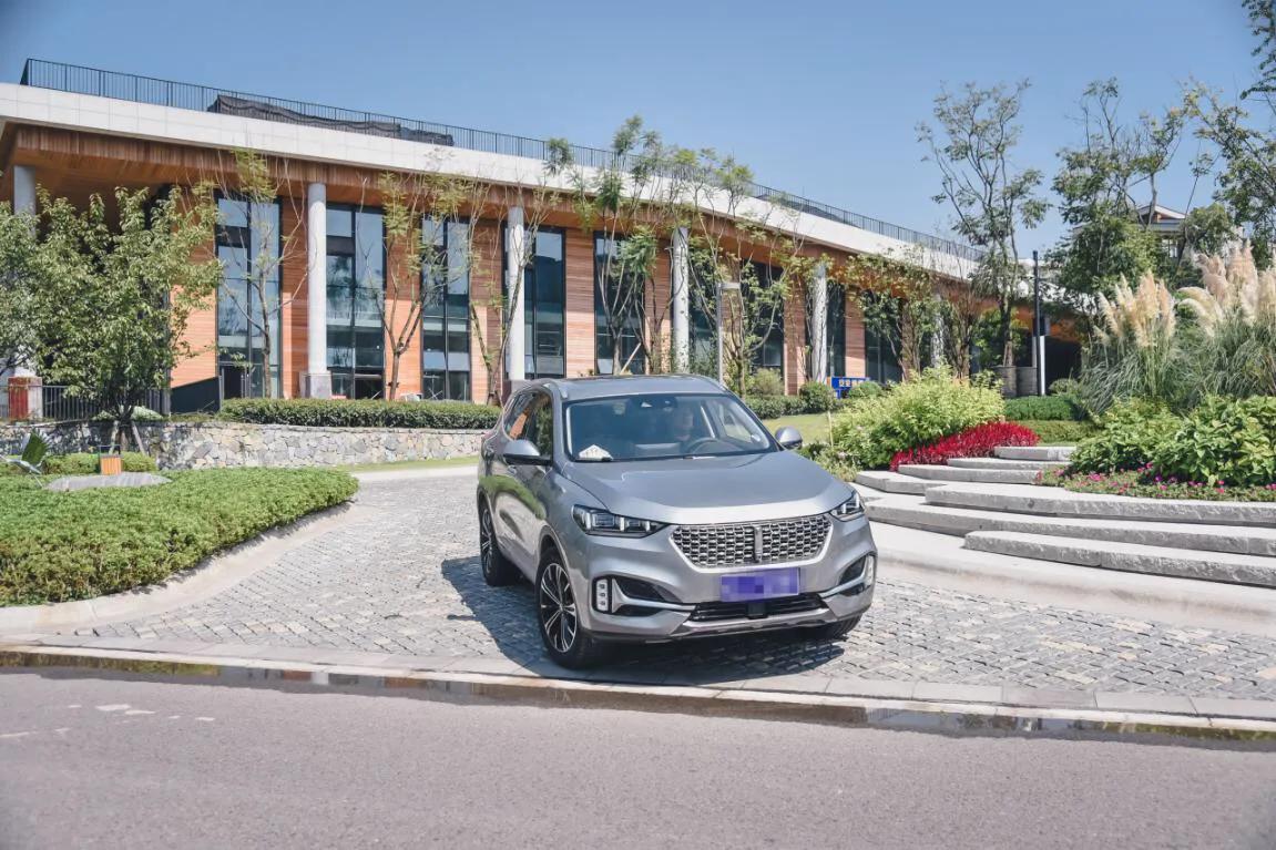 17万级家用车谁最值得？WEY VV6全维守护，C位出道