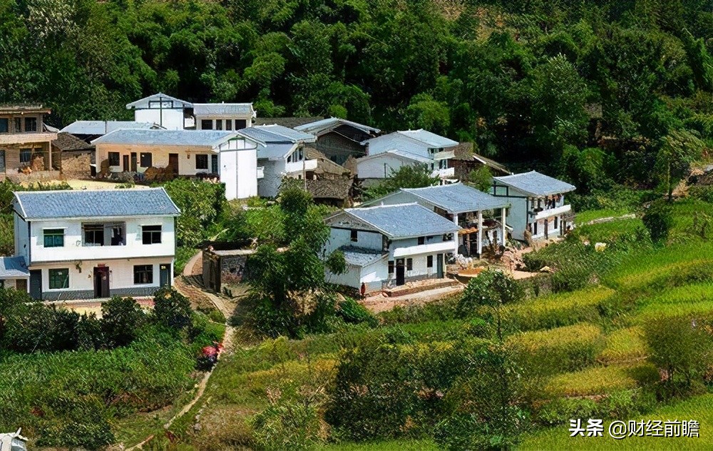“确权”停止？老家有房的注意了，新规下农村宅基地统统地随房走