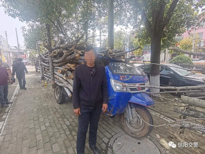 组团无证驾驶被查 难兄难弟均遭重罚