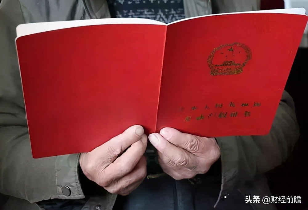 “确权”停止？老家有房的注意了，新规下农村宅基地统统地随房走