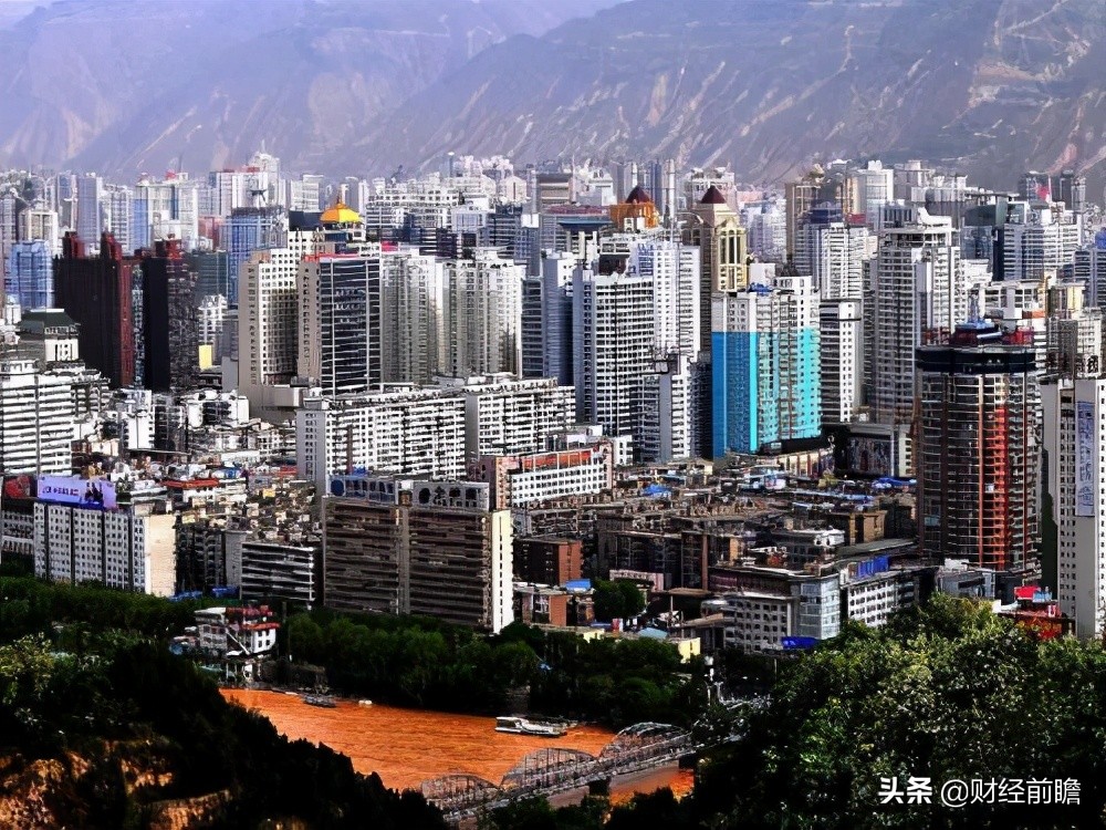 “确权”停止？老家有房的注意了，新规下农村宅基地统统地随房走