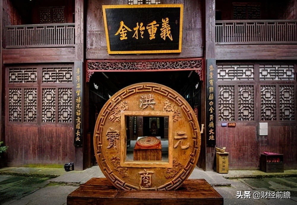 手里有60万，该“咬牙买房”还是“放入银行”？银行行长说透了